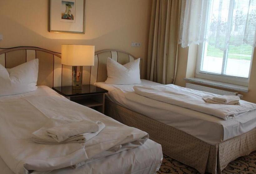 スタンダードトリプルルーム, Stolteraa