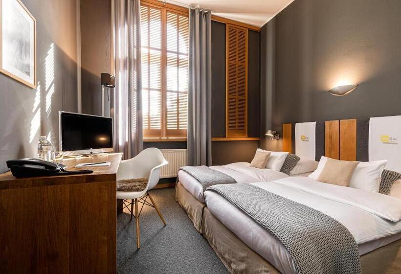 스탠다드 룸, Yoho   The Young