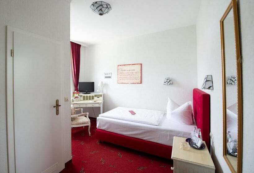 Номер Стандарт Индивидуальный, Zum Vetter