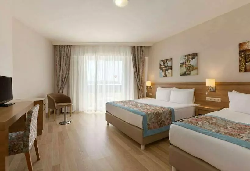 سوییت خانوادگی, Ramada Resort by Wyndham Lara
