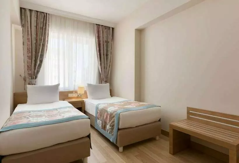 سوییت خانوادگی, Ramada Resort by Wyndham Lara