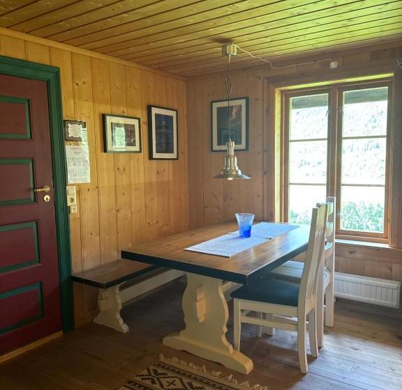 דירת חדר, Kvaale Gard