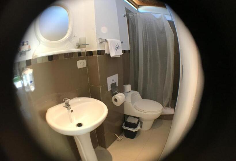 חדר אקונומי לשלושה, Casa Villamor