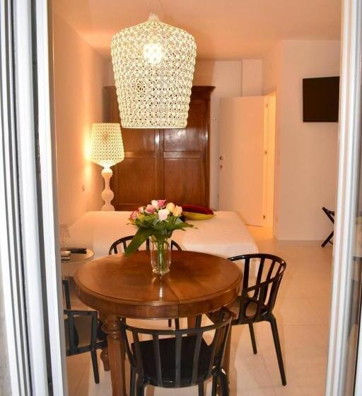 استودیوی سوپریور, Casa Pellegrino