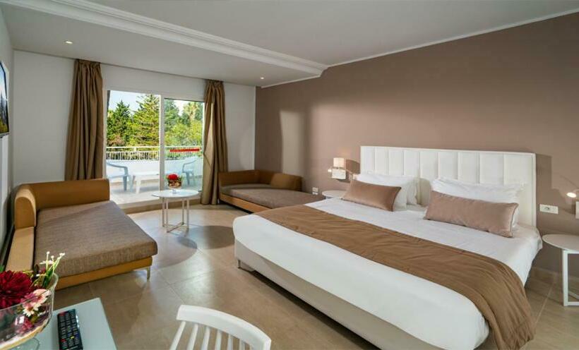 اتاق استاندارد چهار تخته, Golden Tulip Président Hammamet