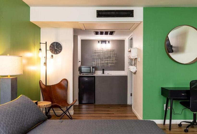 デラックスの４人部屋, Modern Motel