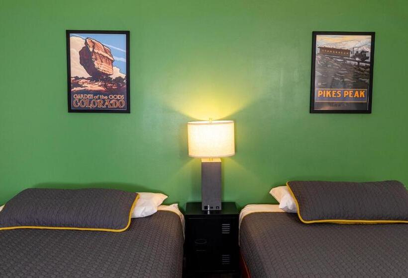 Четырехместный Номер Deluxe, Modern Motel