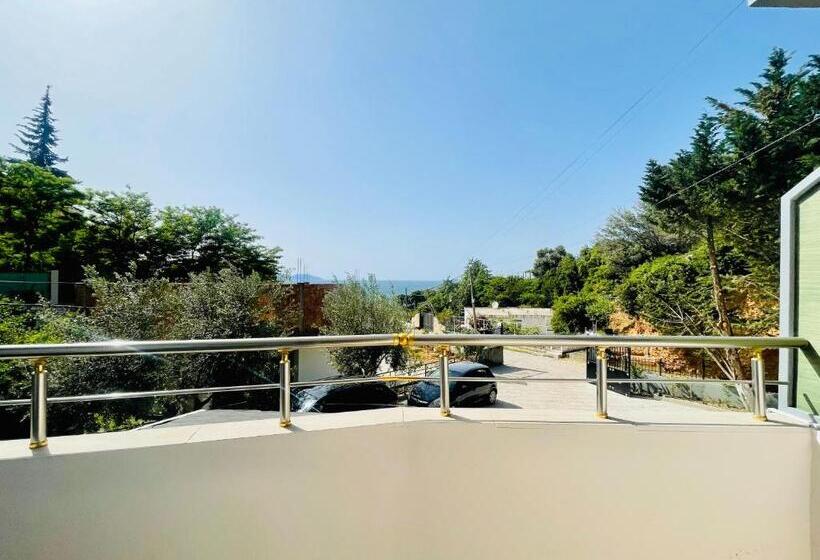 Triple Room Sea View, Vila3