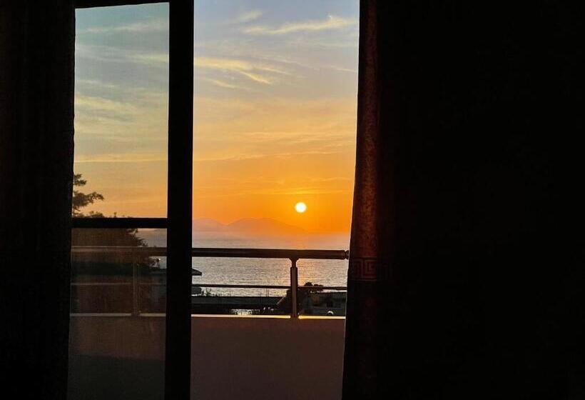 Triple Room Sea View, Vila3