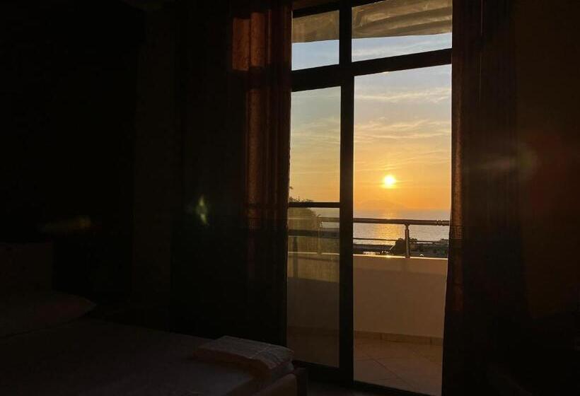 Triple Room Sea View, Vila3