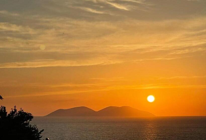 Triple Room Sea View, Vila3