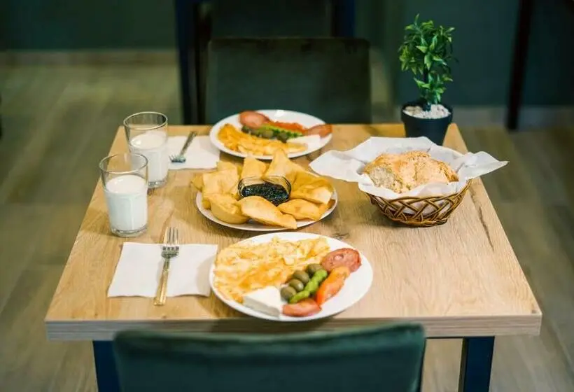 اتاق استاندارد سه نفره, Patio Rooms Gjirokaster