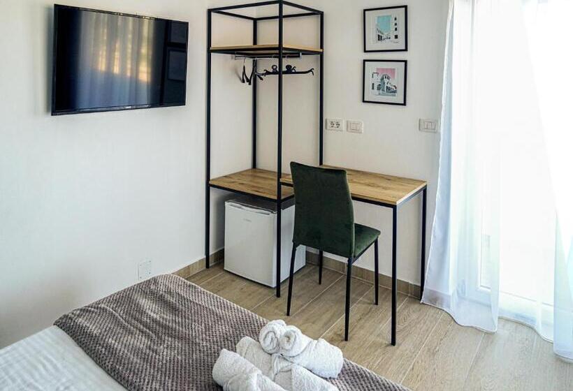 اتاق استاندارد سه نفره, Patio Rooms Gjirokaster