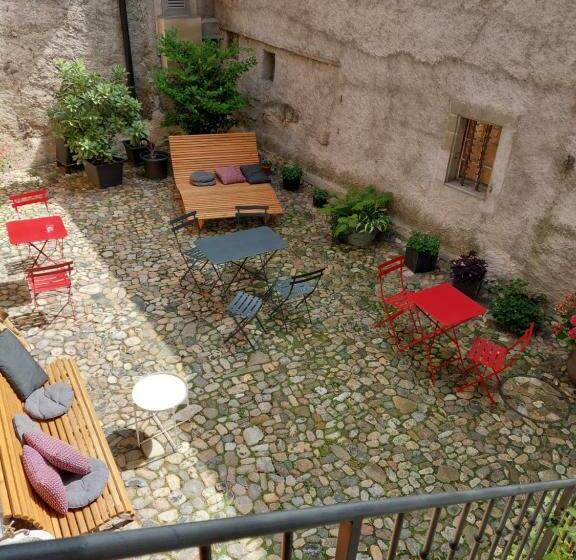 Номер Стандарт, Aux Trois Soleils