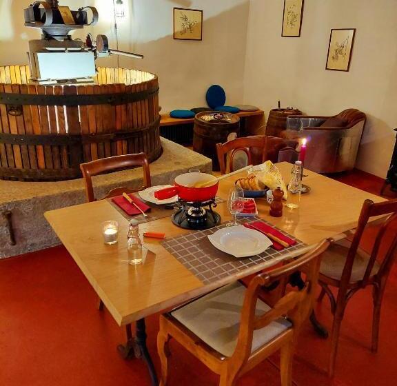 Номер Стандарт, Aux Trois Soleils