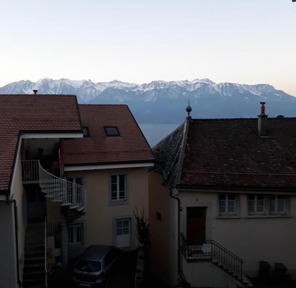 Номер Стандарт, Aux Trois Soleils