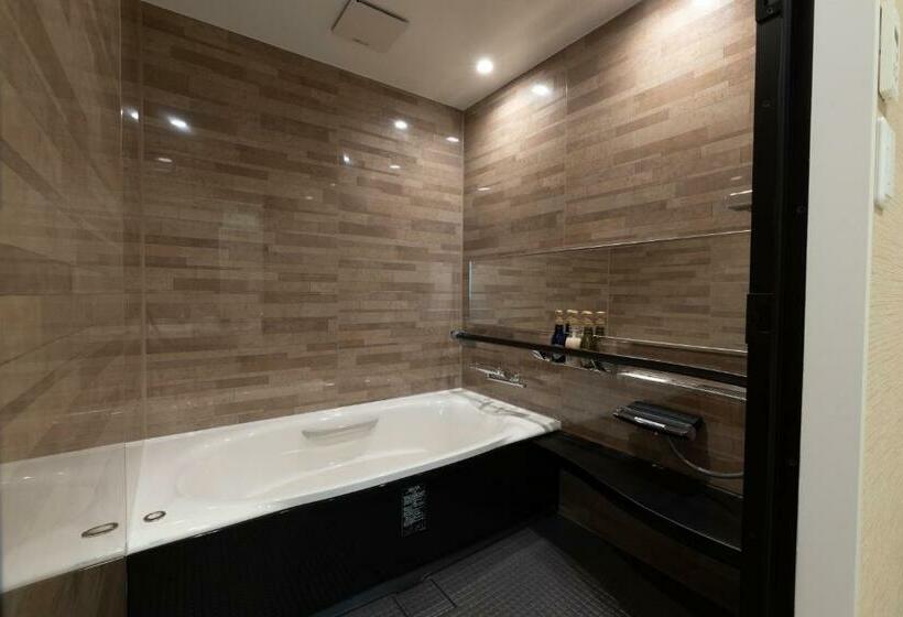 חדר לארבעה סטנדרטי עם מרפסת, 天  Tin