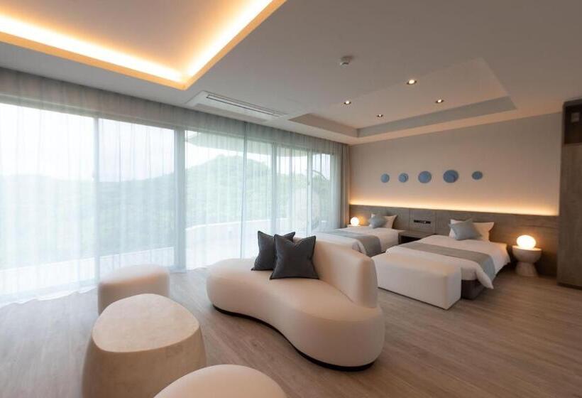 חדר לארבעה סטנדרטי עם מרפסת, 天  Tin