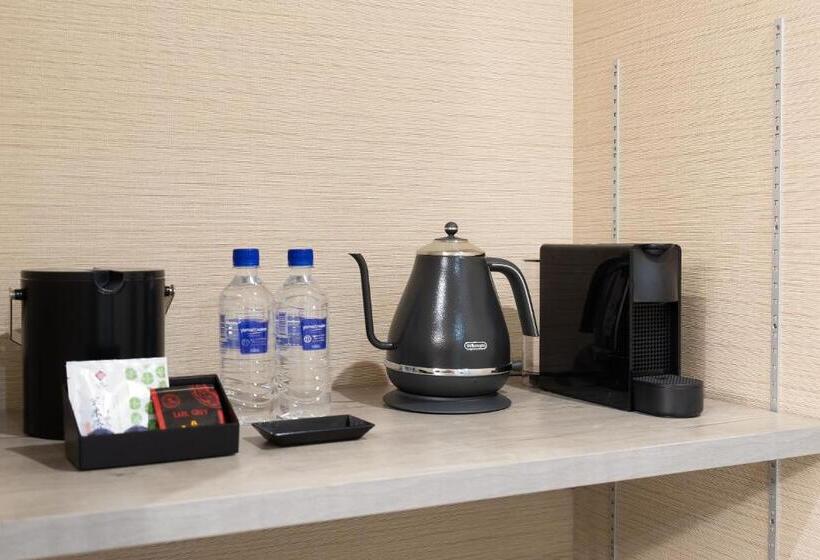 סוויטה משפחתית, 天  Tin