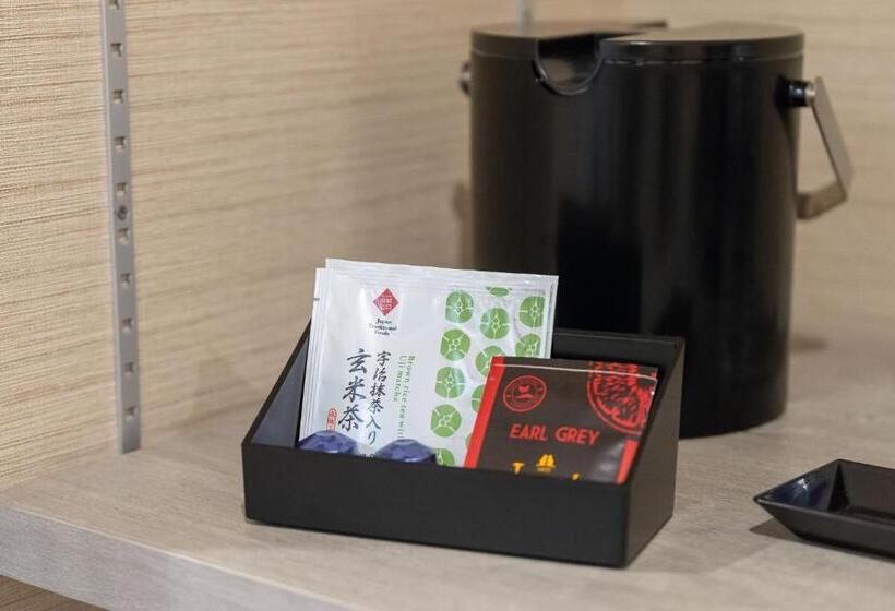 סוויטה משפחתית, 天  Tin