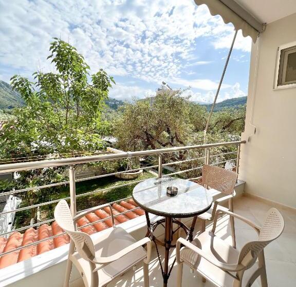 اتاق استاندارد سه نفره, Ionian View B&b