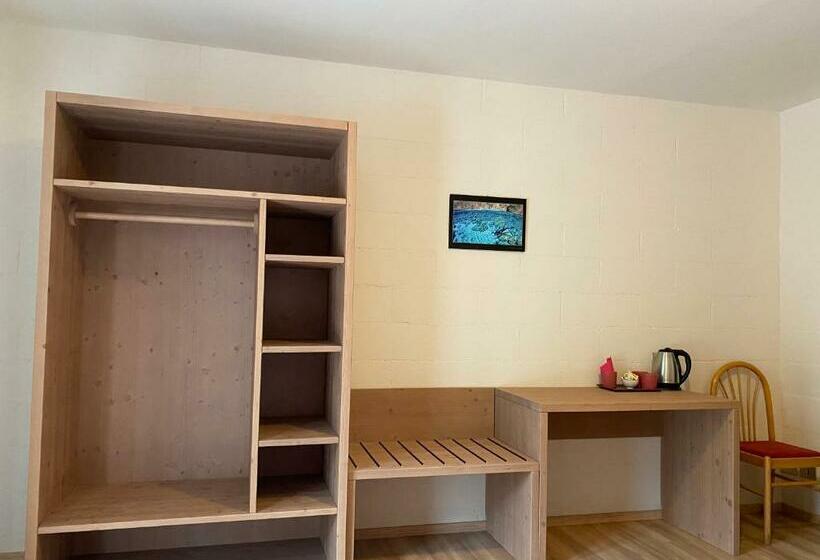 חדר סטנדרט לשלושה, Rifugio Pian Dei Ciclamini