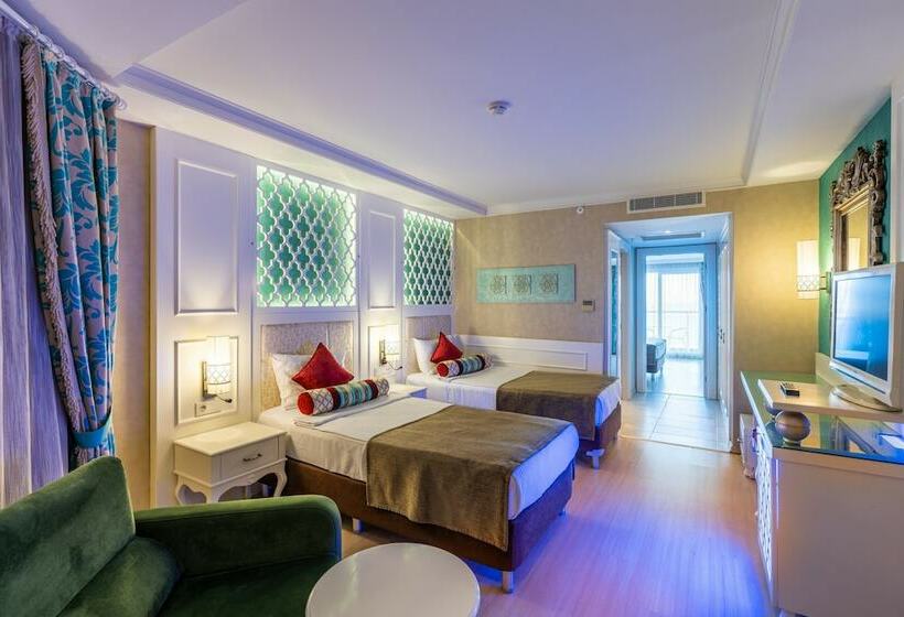 家庭间, Adenya Hotel & Resort