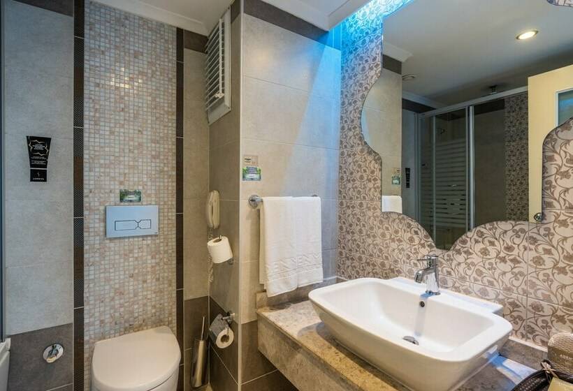 家庭间, Adenya Hotel & Resort