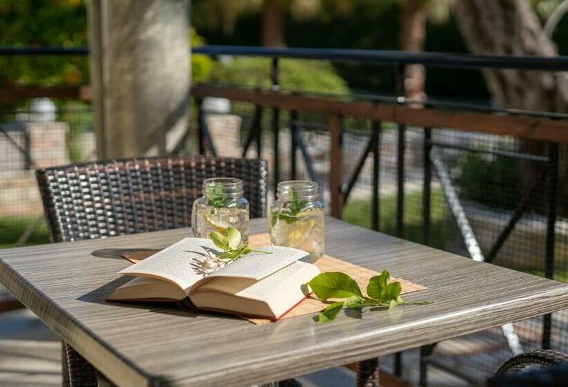 استودیوی سوپریور, Byzantio Hotel & Apartments