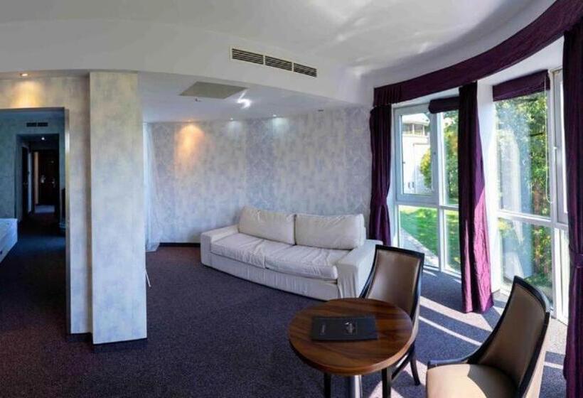 수피리어 스위트, Bástya Konferencia és Wellness