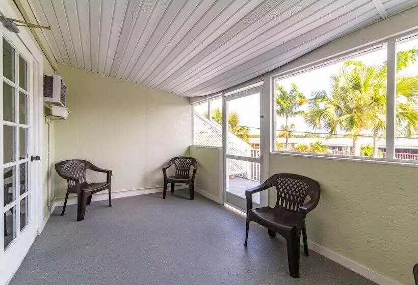 ダブルベッドスタンダードルーム, Captain S Table Hotel By Everglades Adventures