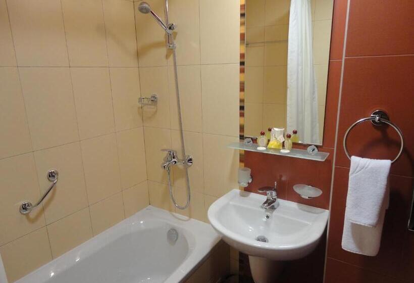 חדר סטנדרט, Favorit