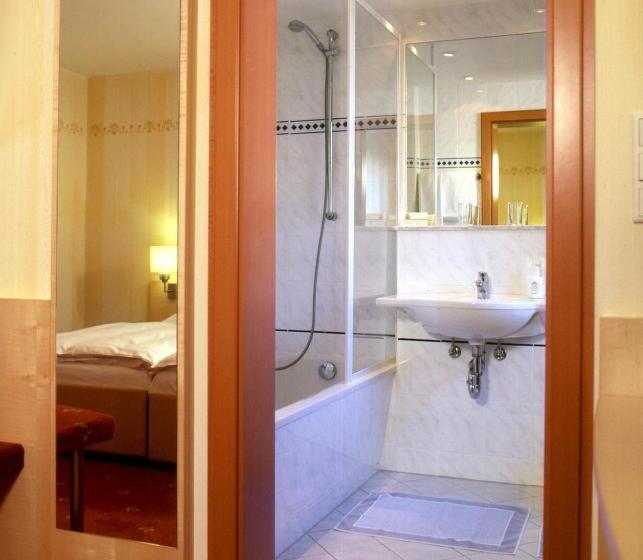 标准单人间, Graf