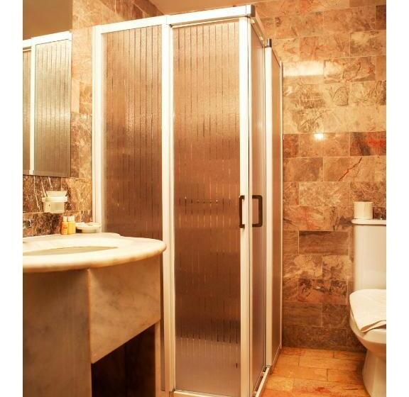 غرفة قياسية ثلاثية, Panorama Plaza