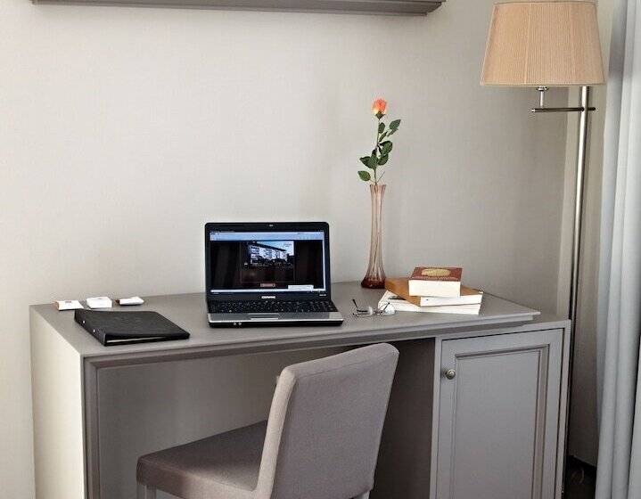 غرفة قياسية ثلاثية, Rodopi