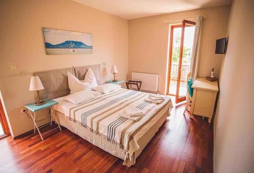 חדר סטנדרט עם מרפסת, Hullám Villa B&b