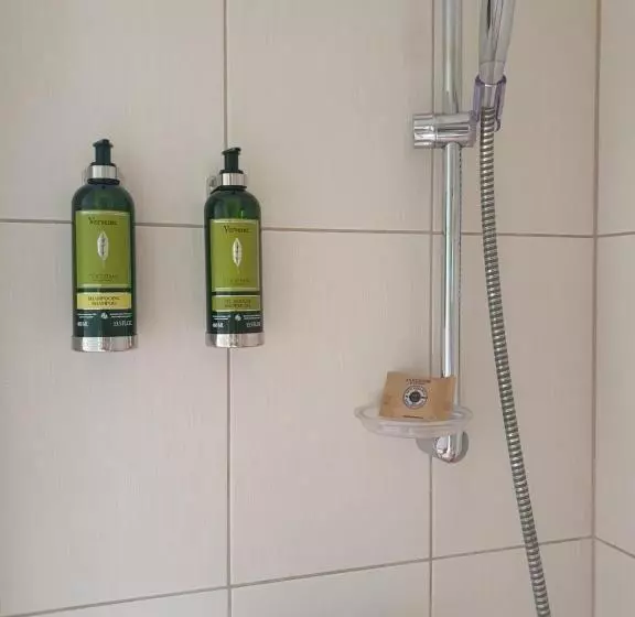 テラスつきの２ベッドルームアパートメント, Hullám Villa B&b