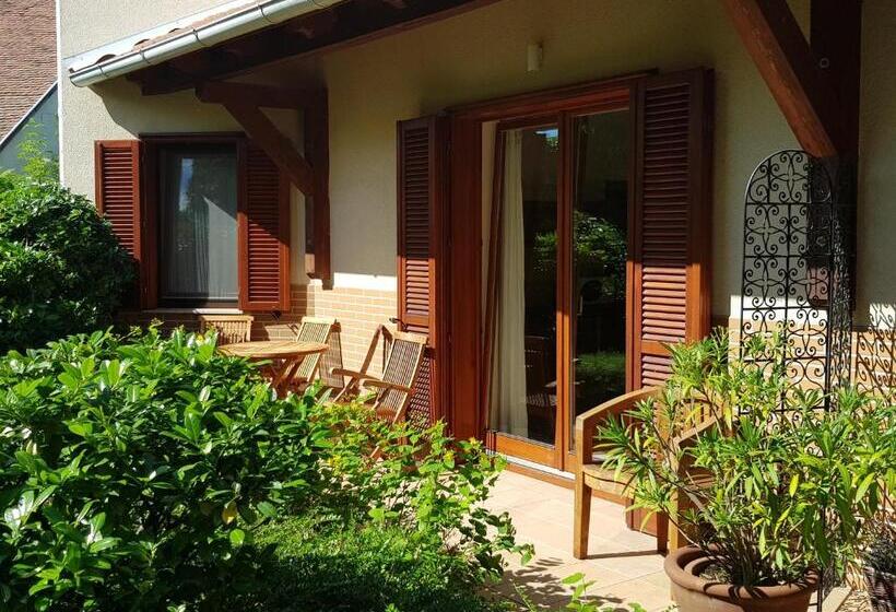 Апартаменты 2 Спальни с Террасой, Hullám Villa B&b