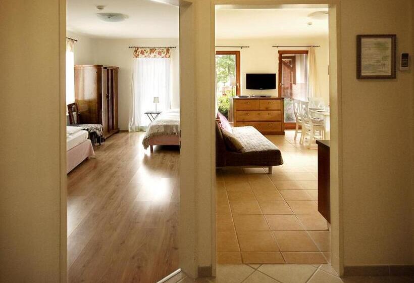 带露台两卧公寓, Hullám Villa B&b