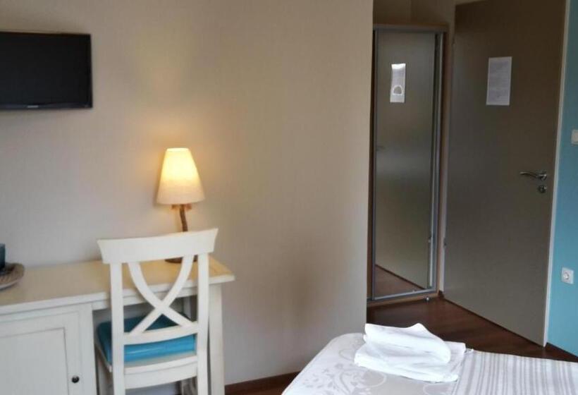 基本间, Hullám Villa B&b