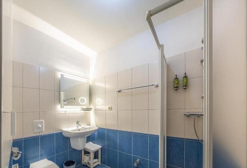 标准间带阳台, Hullám Villa B&b