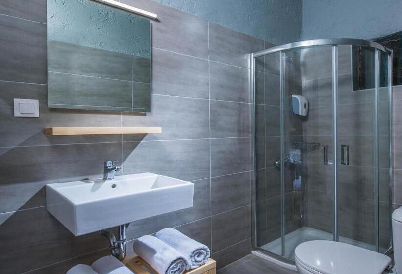 جناح عائلي, Indigo Inn