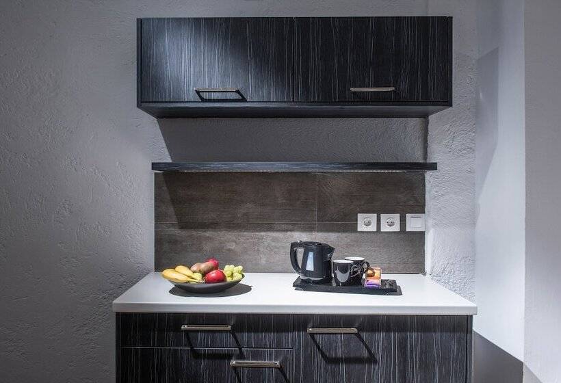 جناح سوبيريور, Indigo Inn