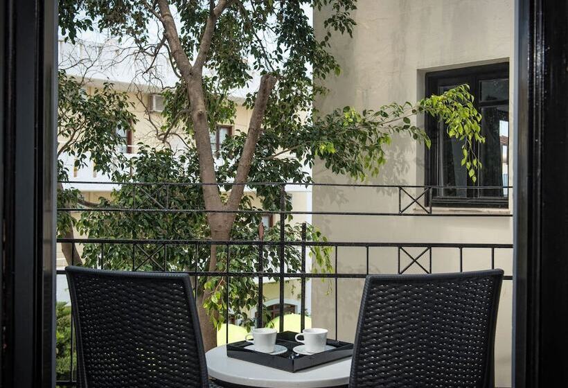 جناح سوبيريور, Indigo Inn