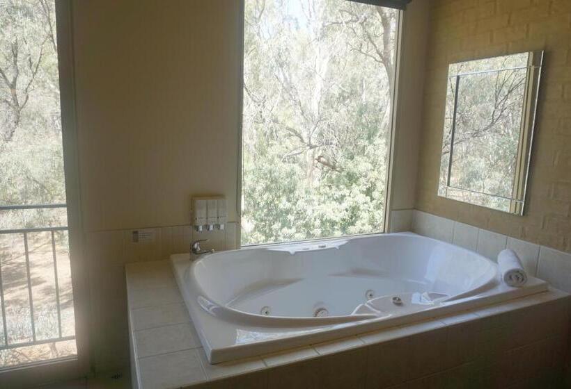 חדק דלוקס עם ג'קוזי, Madison Spa Motel  Adults Only