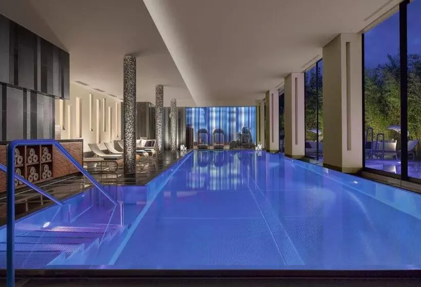 パークビューのデラックスルーム, Royal Savoy Hotel & Spa