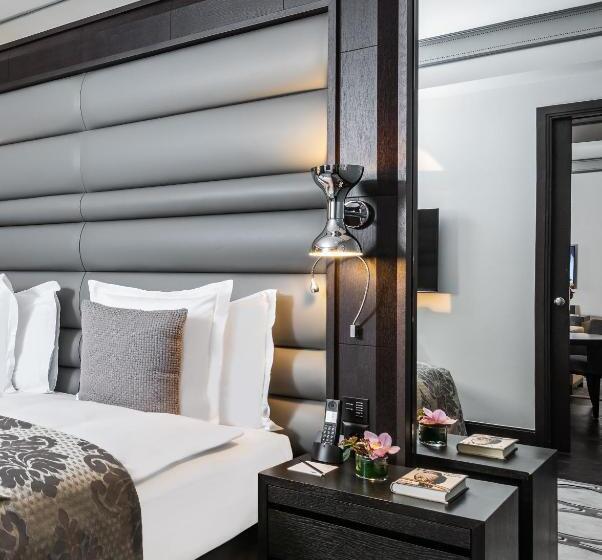 جناح إدارى, Royal Savoy Hotel & Spa