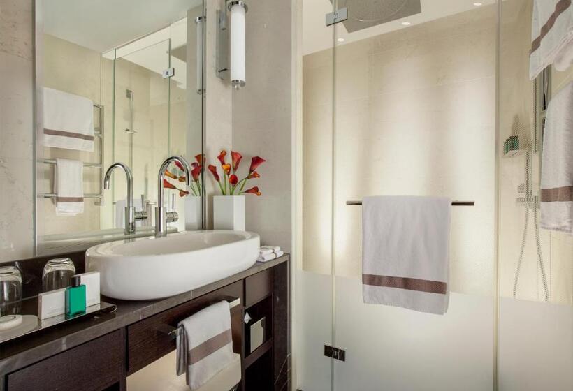 جناح إدارى, Royal Savoy Hotel & Spa