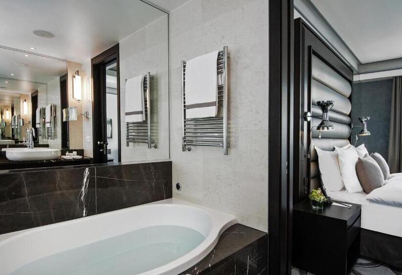 غرفة تنفيذية, Royal Savoy Hotel & Spa