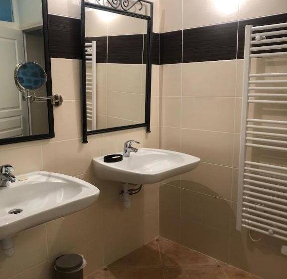 Четырехместный Номер Deluxe, Manoir De Chantemerle